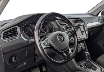 Подержанный автомобиль Volkswagen Tiguan 2018 года (15 фото)