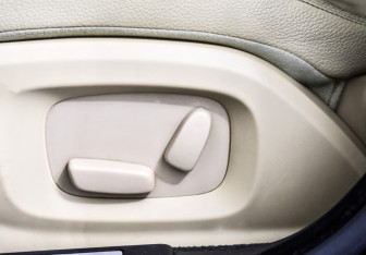 Подержанный автомобиль Jaguar XF Sedan 2011 года (13 фото)