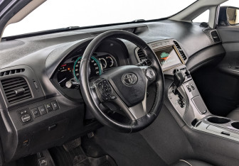 Подержанный автомобиль Toyota Venza 2013 года (14 фото)