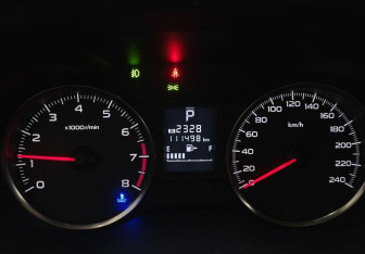 Подержанный автомобиль Subaru XV 2013 года (17 фото)