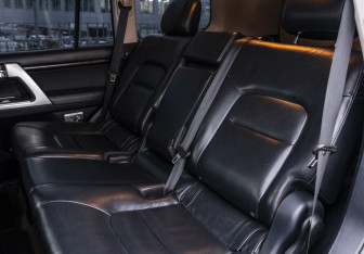 Подержанный автомобиль Toyota Land Cruiser Suv 2014 года (11 фото)