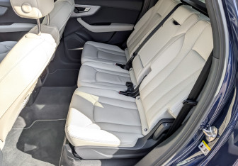 Подержанный автомобиль Audi Q7 2023 года (12 фото)