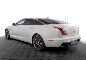 Подержанный автомобиль Jaguar XJ 2017 года (7 фото)