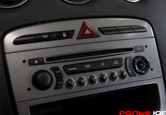 Подержанный автомобиль Peugeot 408 2013 года (14 фото)