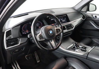 Подержанный автомобиль BMW X5 2021 года (11 фото)