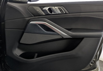 Подержанный автомобиль BMW X6 2020 года (24 фото)