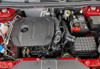 Подержанный автомобиль Omoda C5 2024 года (9 фото)