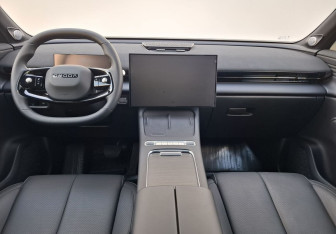 Подержанный автомобиль Omoda C7 2025 года (13 фото)