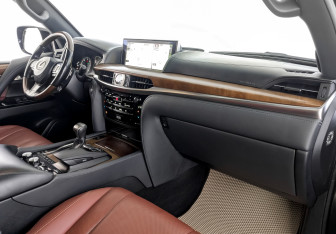 Подержанный автомобиль Lexus LX 2018 года (11 фото)