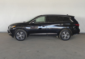 Подержанный автомобиль Infiniti QX60 2016 года (7 фото)