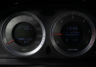 Подержанный автомобиль Volvo XC60 2010 года (11 фото)