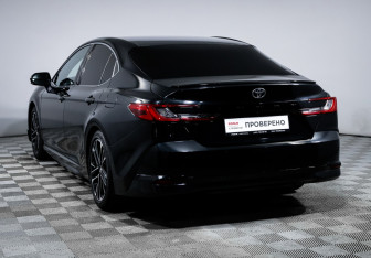 Подержанный автомобиль Toyota Camry Sedan 2024 года (7 фото)