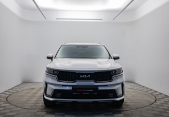 Подержанный автомобиль Kia Sorento 2022 года (2 фото)