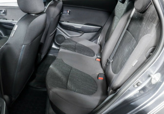 Подержанный автомобиль Kia Rio Hatchback 2012 года (13 фото)