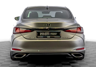 Подержанный автомобиль Lexus ES 2019 года (6 фото)