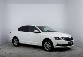 Подержанный автомобиль Skoda Octavia Liftback 2020 года (3 фото)
