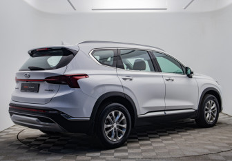 Подержанный автомобиль Hyundai Santa Fe 2021 года (5 фото)