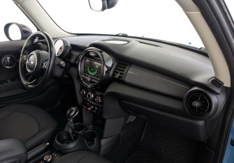 Подержанный автомобиль MINI Hatch 2017 года (21 фото)