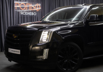 Подержанный автомобиль Cadillac Escalade Suv 2019 года (25 фото)