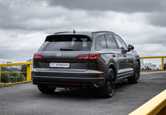 Подержанный автомобиль Volkswagen Touareg 2019 года (4 фото)