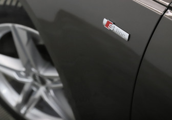 Подержанный автомобиль Audi A4 Sedan 2016 года (28 фото)