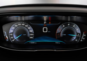 Подержанный автомобиль Peugeot 3008 2019 года (16 фото)