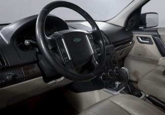 Подержанный автомобиль Land Rover Freelander 2010 года (14 фото)