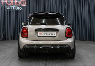 Подержанный автомобиль MINI Hatch 2021 года (6 фото)