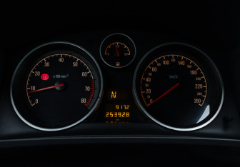 Подержанный автомобиль Opel Zafira Compactvan 2012 года (12 фото)