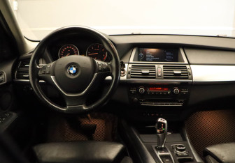 Подержанный автомобиль BMW X5 2012 года (8 фото)