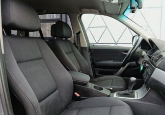 Подержанный автомобиль BMW X3 2010 года (19 фото)