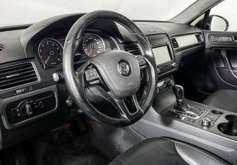 Подержанный автомобиль Volkswagen Touareg 2011 года (13 фото)