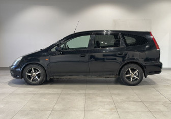 Подержанный автомобиль Honda Stream 2002 года (8 фото)