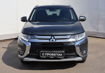 Подержанный автомобиль Mitsubishi Outlander 2015 года (2 фото)