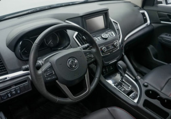 Подержанный автомобиль DongFeng AX7 2018 года (10 фото)