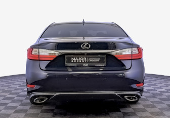 Подержанный автомобиль Lexus ES 2017 года (6 фото)