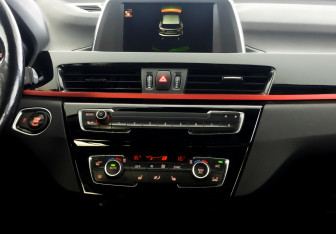 Подержанный автомобиль BMW X1 2017 года (15 фото)