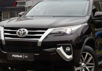 Подержанный автомобиль Toyota Fortuner 2018 года (21 фото)