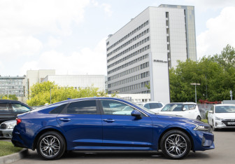 Подержанный автомобиль Kia K5 2021 года (3 фото)