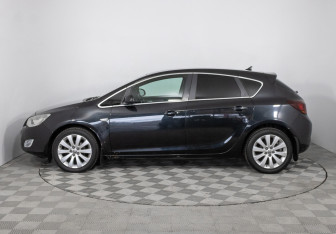 Подержанный автомобиль Opel Astra Hatchback 2010 года (8 фото)