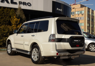 Подержанный автомобиль Mitsubishi Pajero 2019 года (11 фото)