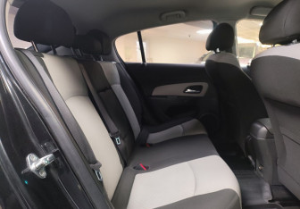Подержанный автомобиль Chevrolet Cruze Hatchback 2012 года (13 фото)