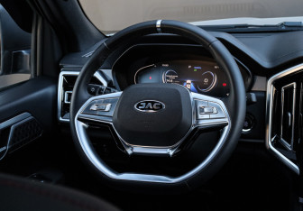 Подержанный автомобиль JAC T9 2024 года (12 фото)