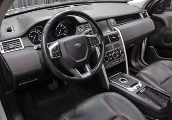 Подержанный автомобиль Land Rover Discovery Sport 2015 года (16 фото)