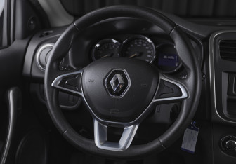 Подержанный автомобиль Renault Logan Sedan 2018 года (11 фото)