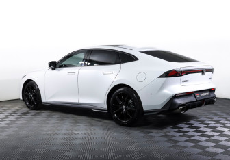 Подержанный автомобиль Changan UNI-V 2023 года (7 фото)