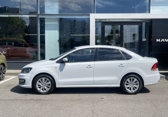 Подержанный автомобиль Volkswagen Polo Sedan 2016 года (8 фото)