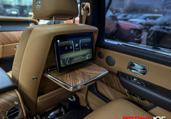 Подержанный автомобиль Rolls-Royce Cullinan 2019 года (19 фото)