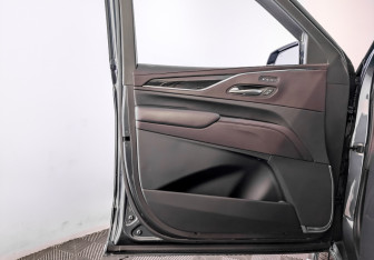 Подержанный автомобиль Cadillac Escalade Suv 2021 года (19 фото)