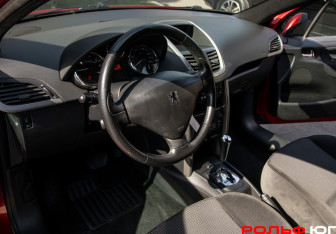 Подержанный автомобиль Peugeot 207 Hatchback 2008 года (13 фото)